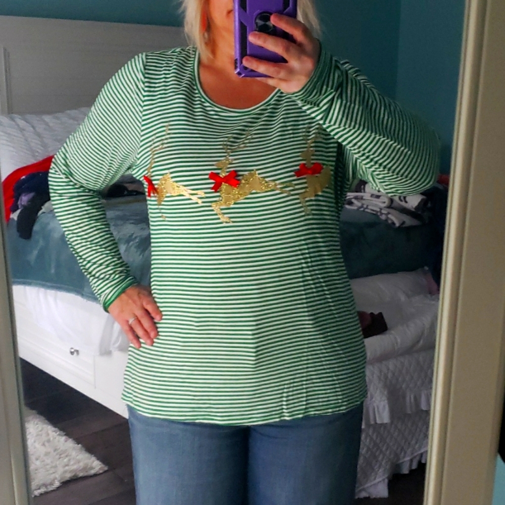 🛍 Reindeer Holiday Shirt